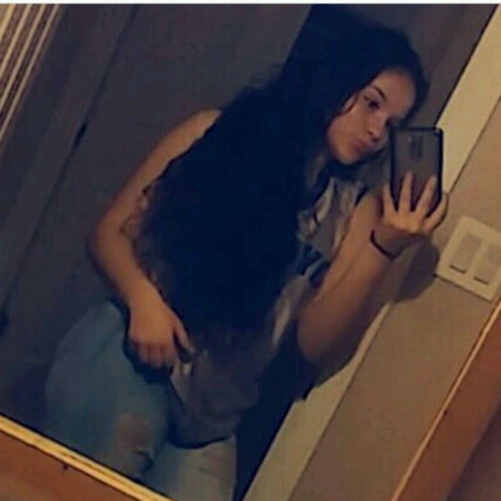 Meet your Posher, Emilia